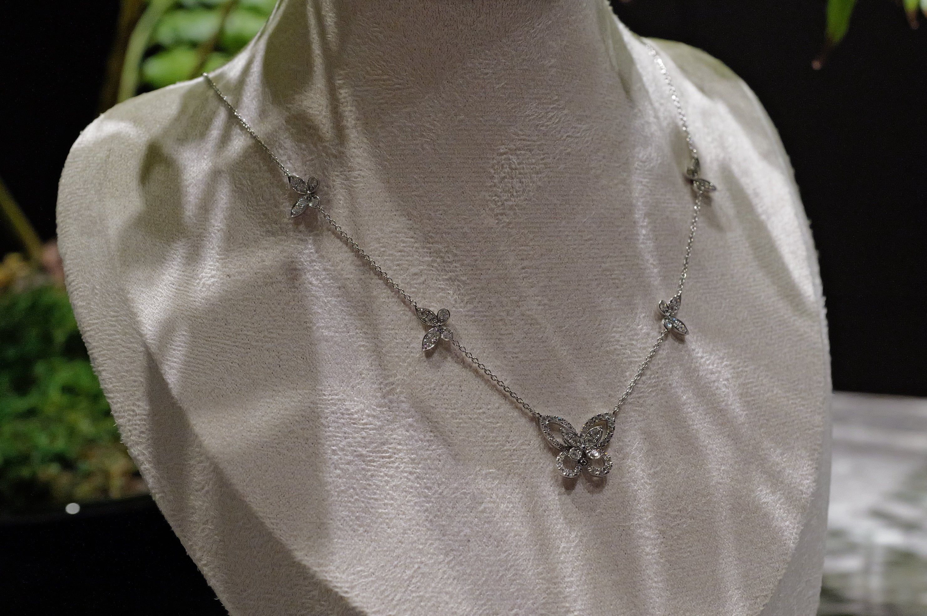 GRAFF グラフ ダイヤモンド(0.83ct ) バタフライ シルエット ネックレス