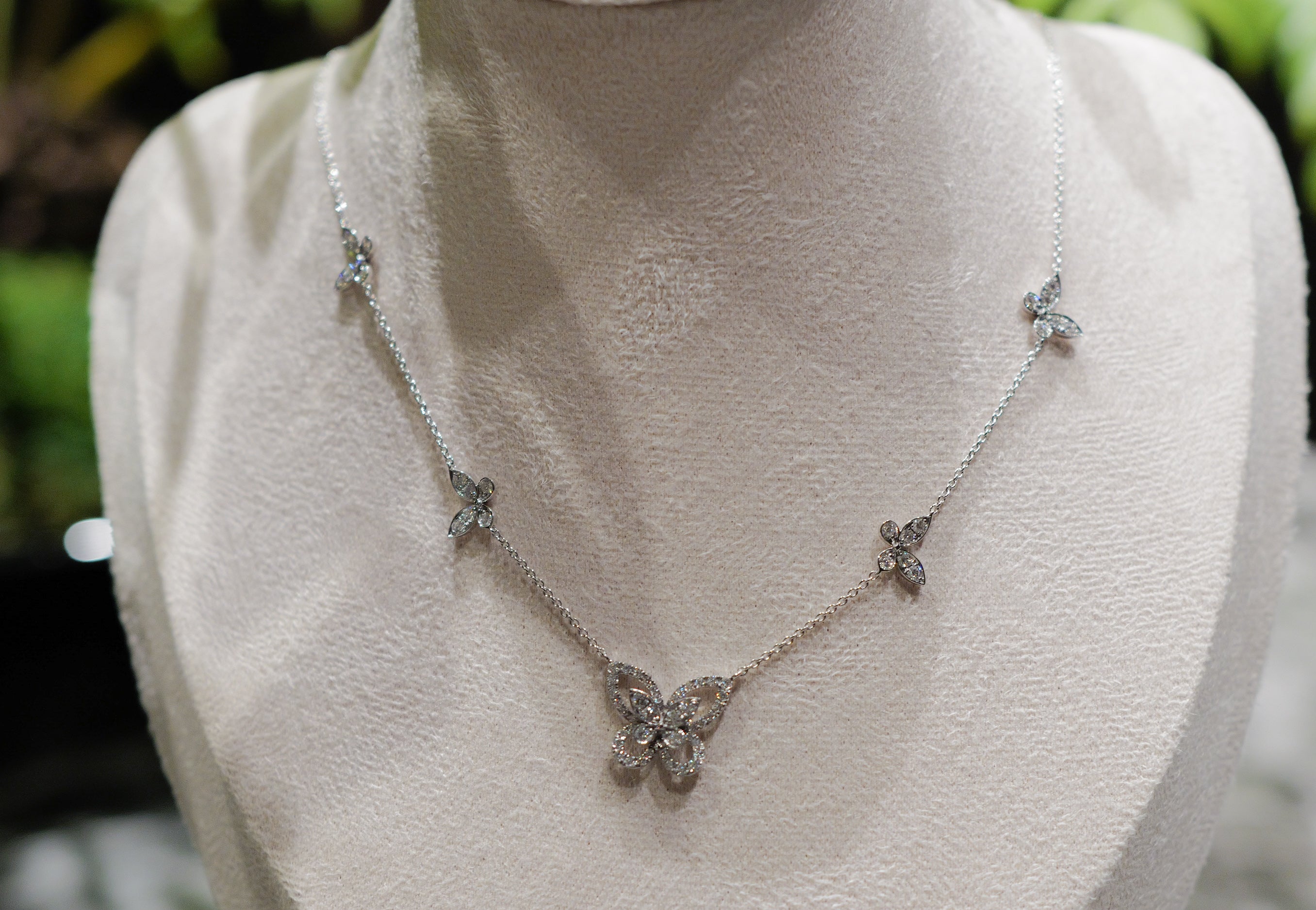 GRAFF グラフ ダイヤモンド(0.83ct ) バタフライ シルエット ネックレス