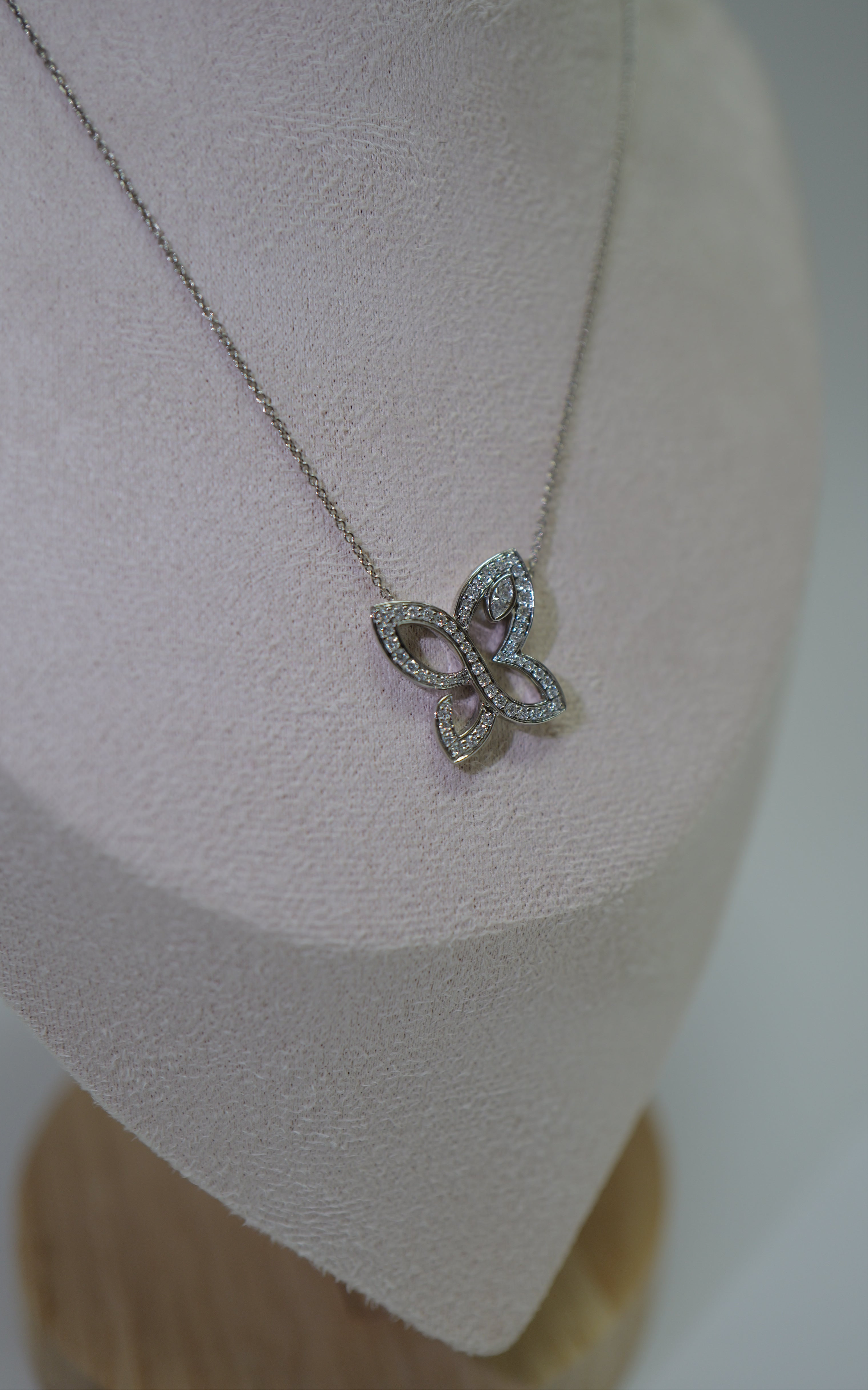 Harry Winston ハリーウィンストン インフィニット リリー クラスター ネックレス