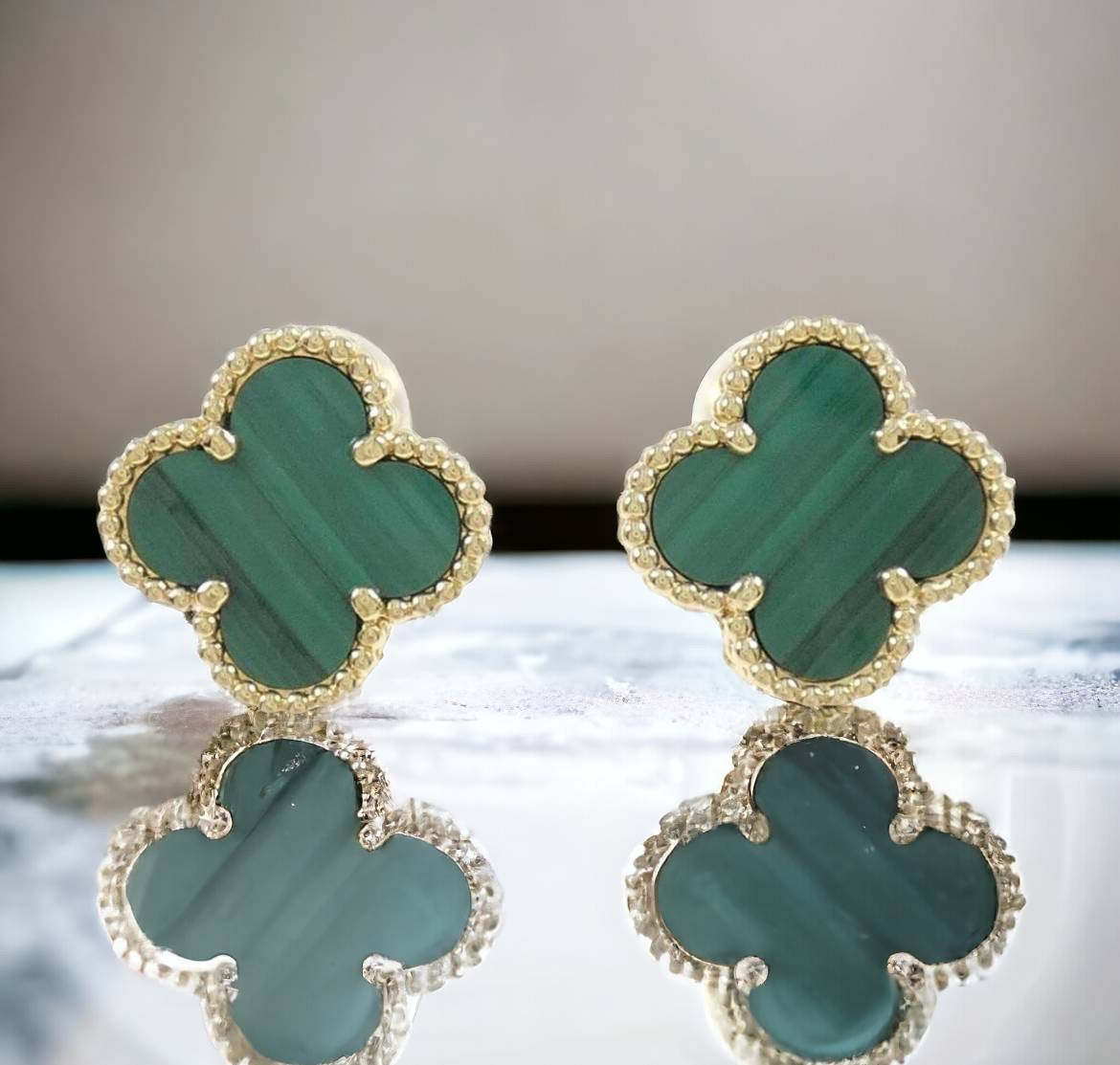 Van Cleef & Arpels イヤリング マラカイト 750YG (ちょいカリ)限定