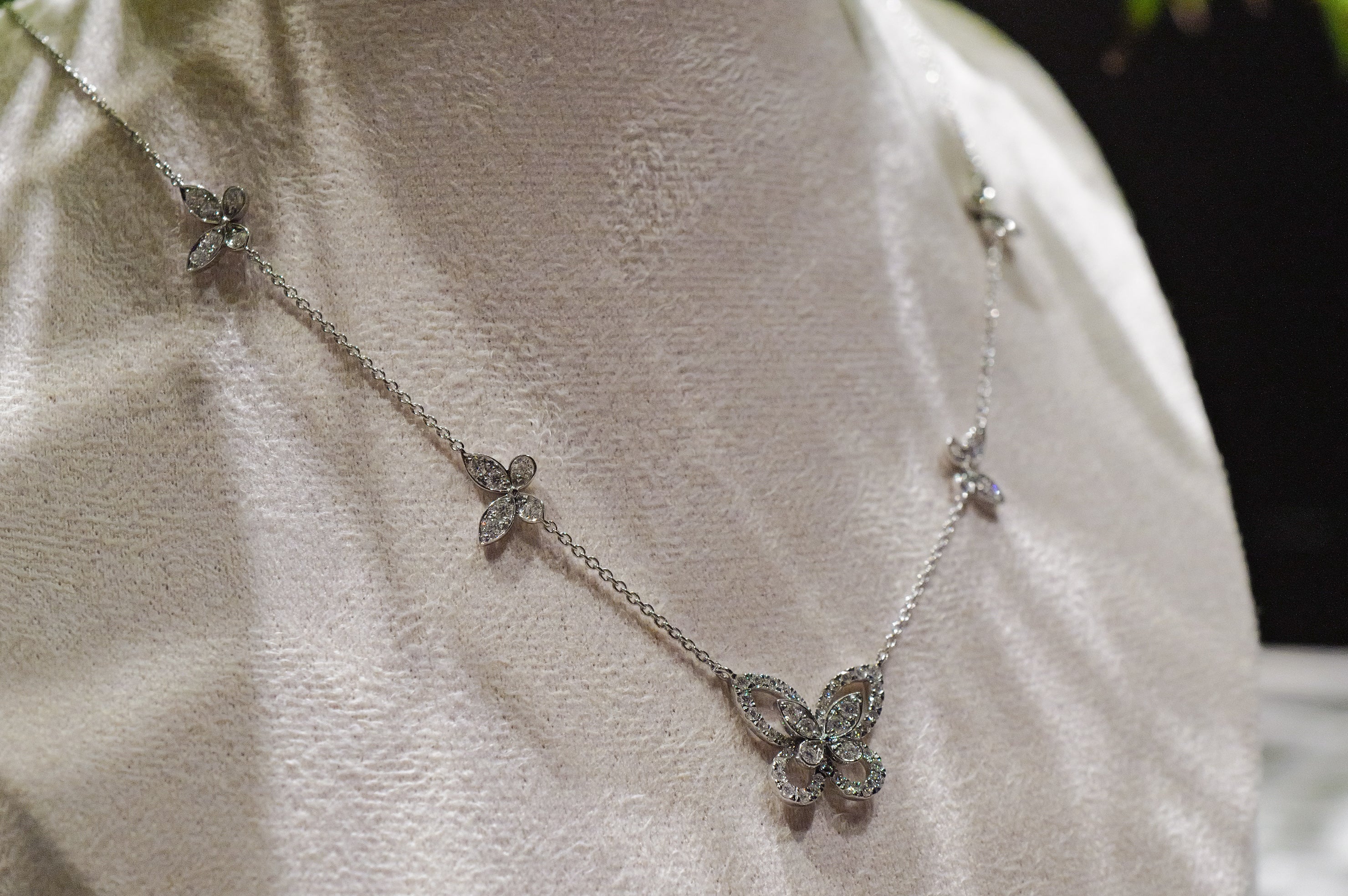 GRAFF グラフ ダイヤモンド(0.83ct ) バタフライ シルエット ネックレス