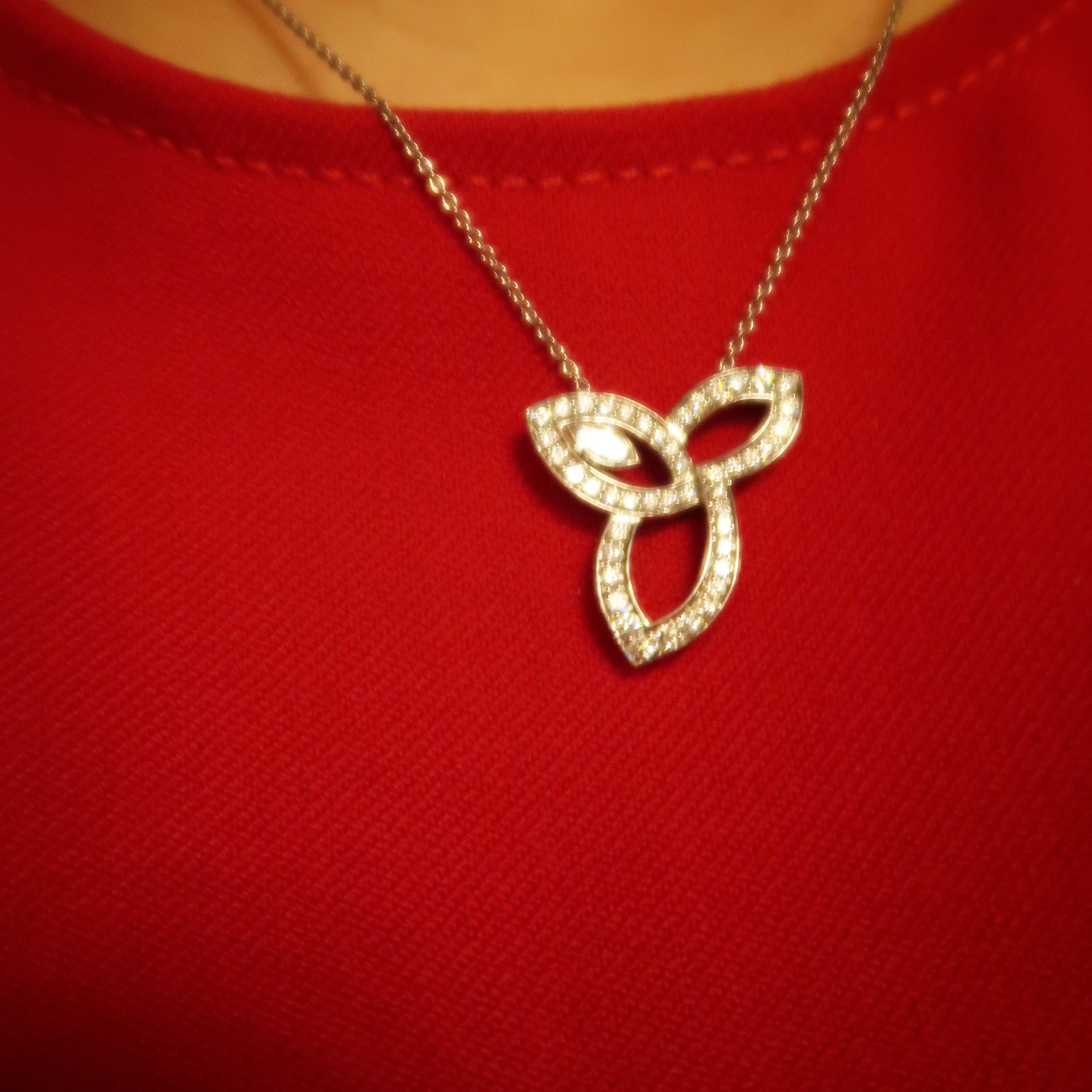 ハリーウィンストン
リリークラスター・ペンダント(ちょいカリ)関西限定です