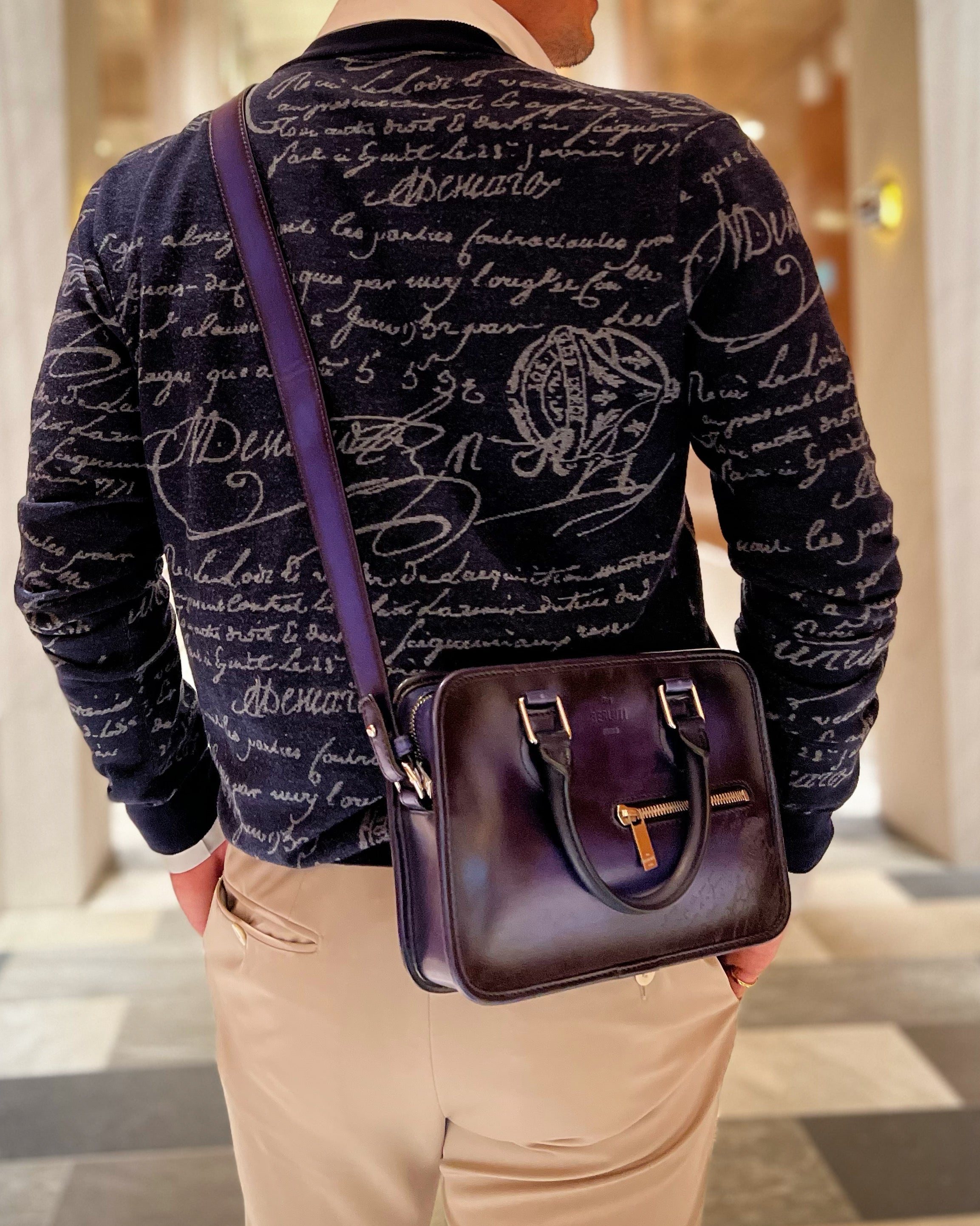 ベルルッティ スクリットウールカーディガン カリグラフィ