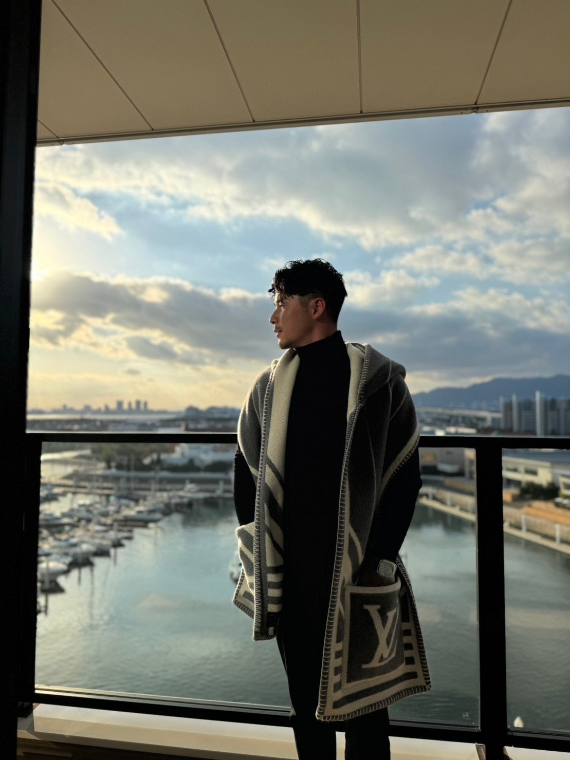 ルイヴィトン エシャルプフードLVジグザグ マフラー