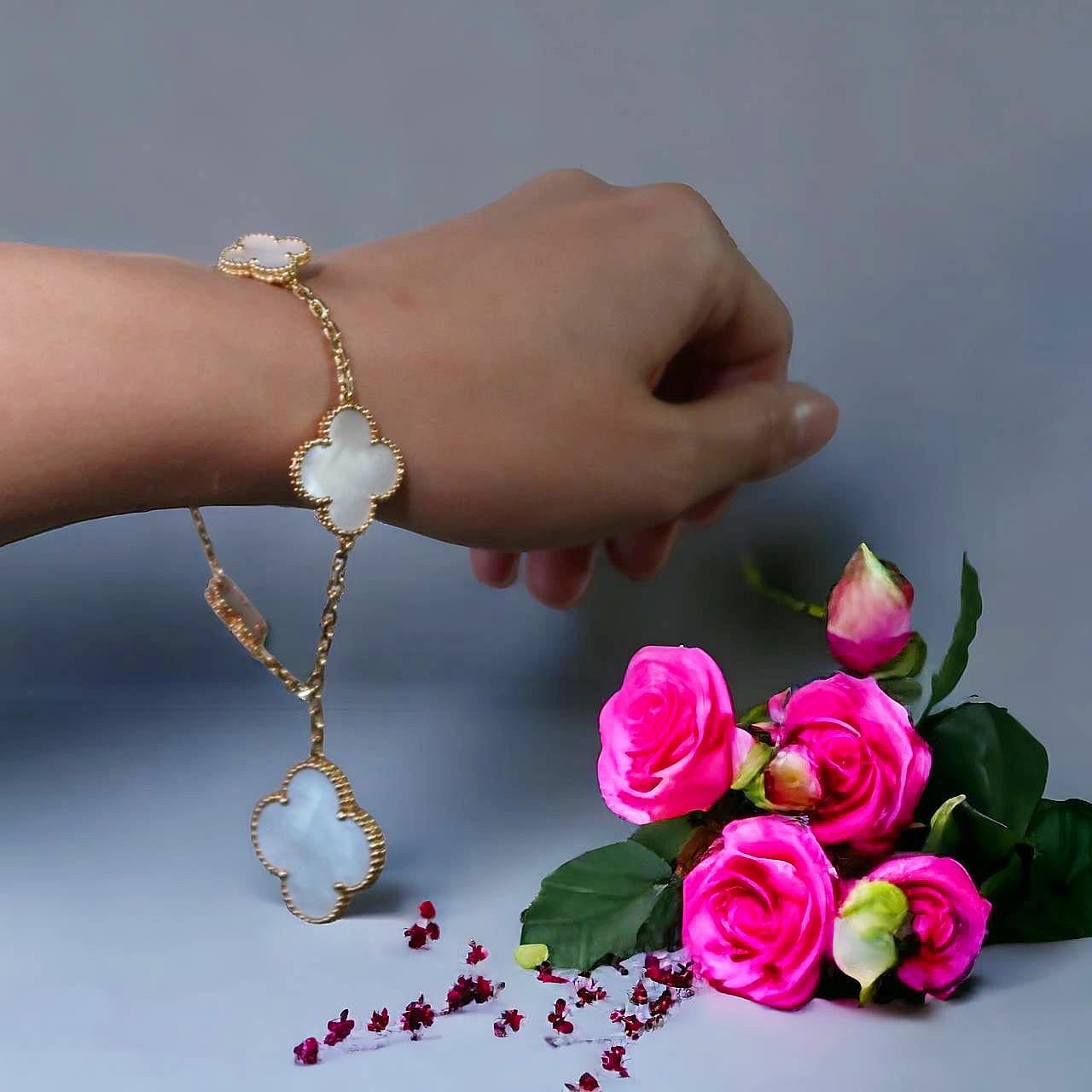 ヴァンクリーフアーペル マジックアルハンブラ ブレスレット(ちょいカリ)関西限定!