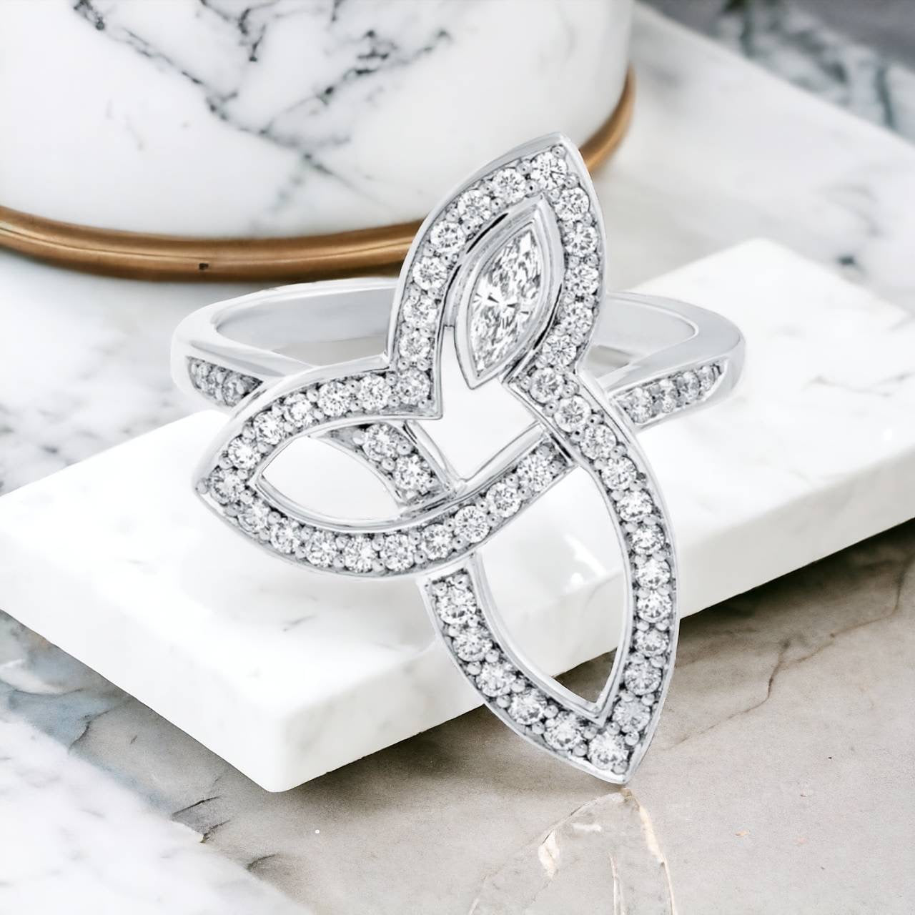 Harry Winston リリークラスター・リング(ちょいカリ)関西限定