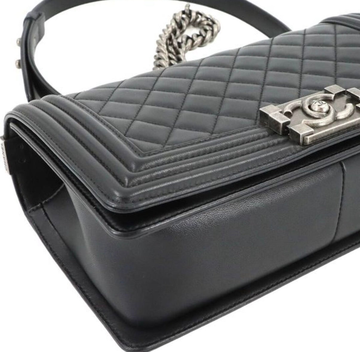 CHANEL ボーイシャネル　ミディアム　ラムスキン　ブラック　黒 CHANEL ボーイシャネル チェーン ショルダー バッグ ラムスキン