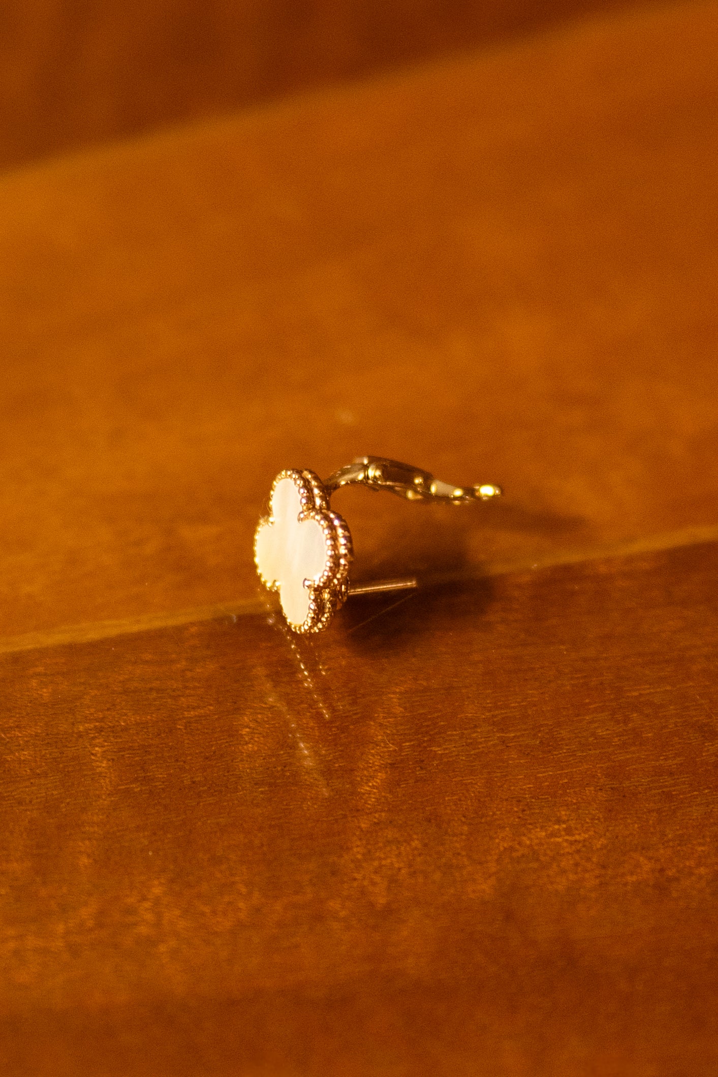 Van Cleef & Arpels ヴァンクリーフ&アーペル ヴィンテージアルハンブラ シェル　ピアス