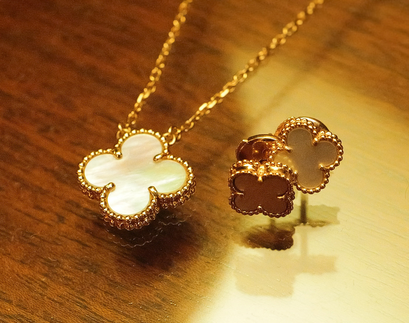 Van Cleef & Arpels マザーオブパール　2点セット(ネックレス、ピアス)