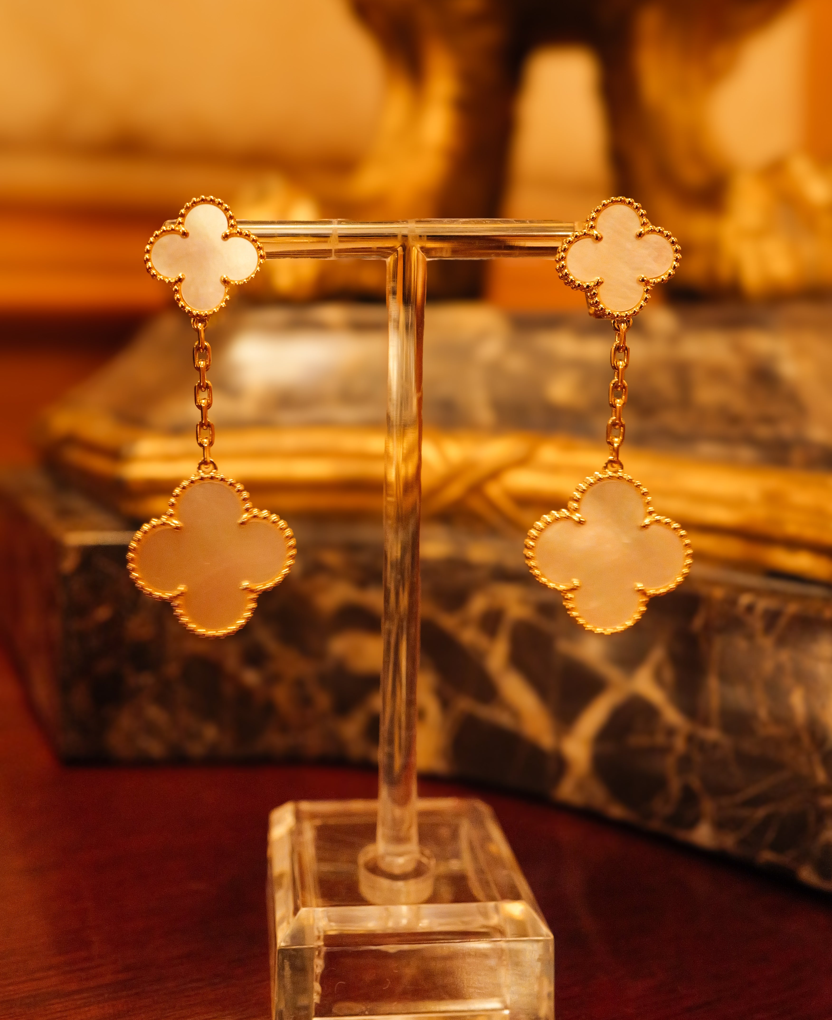 Van Cleef & Arpels ヴァンクリーフ＆アーペル マジック アルハンブラ 2モチーフ　ピアス　マザーオブパール 白蝶