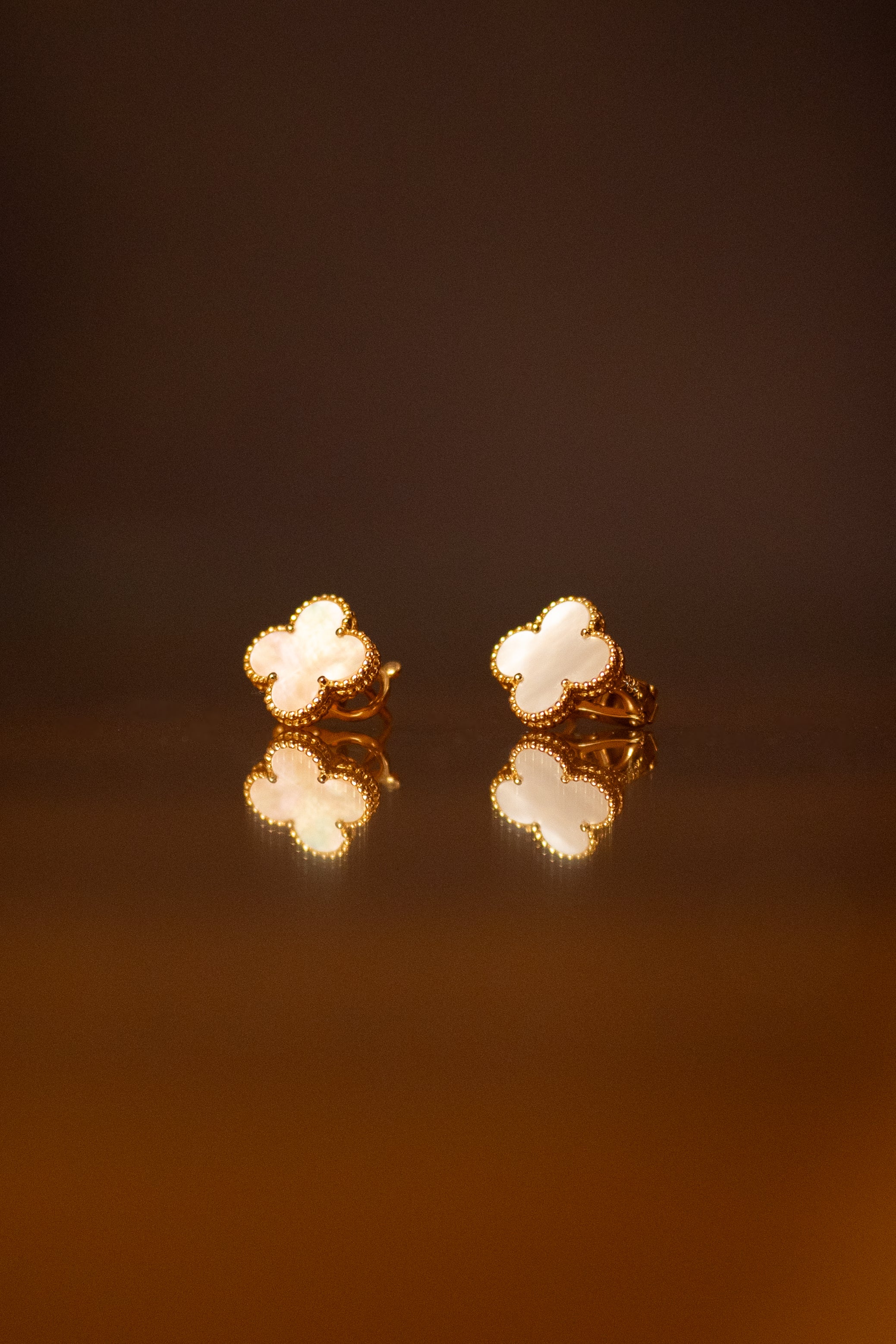 Van Cleef & Arpels ヴァンクリーフ&アーペル ヴィンテージアルハンブラ シェル　ピアス